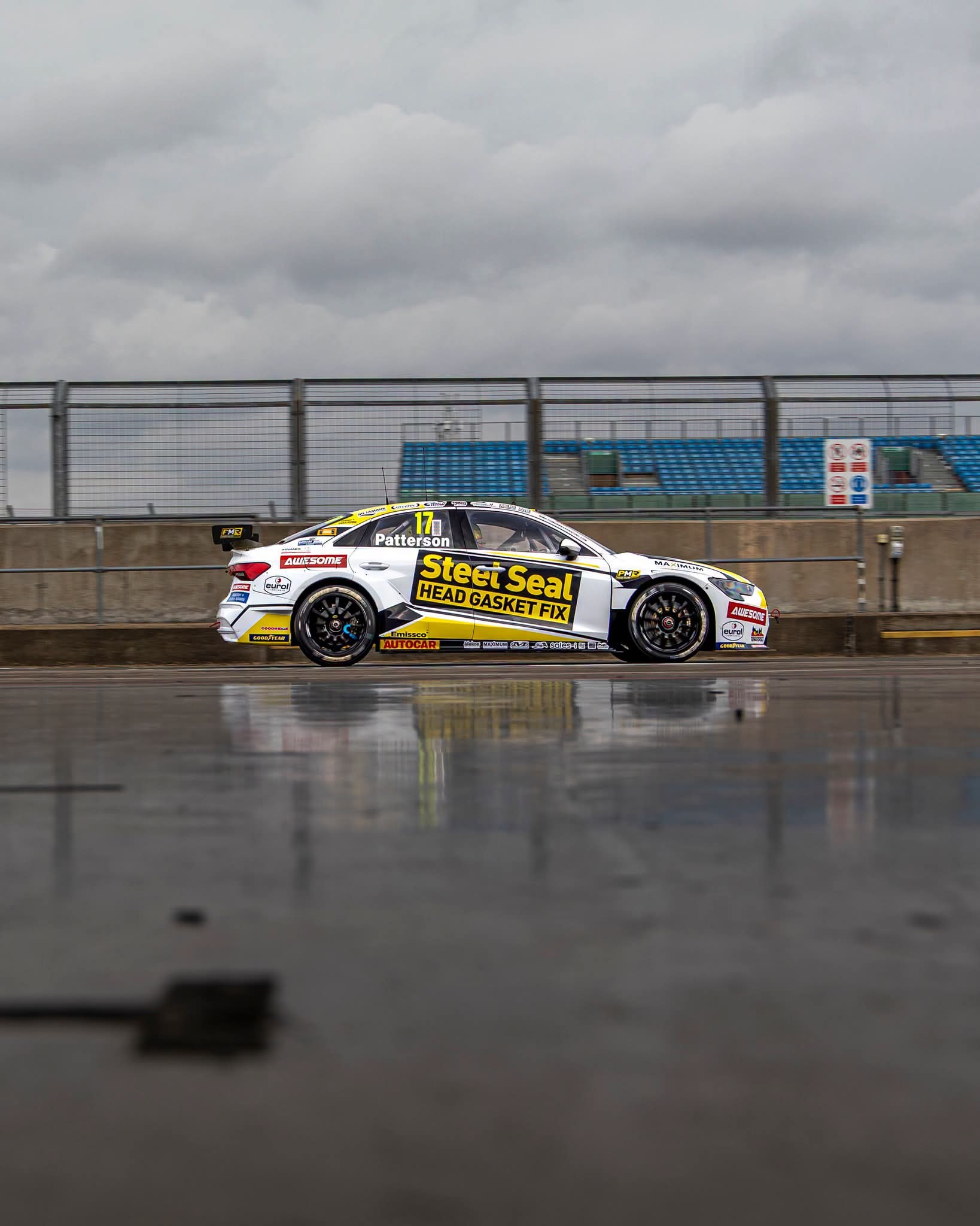 Power Maxed Racing team and cars — upload licensed photography in Media